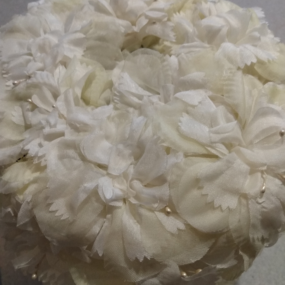 A fancy vintage flower hat with yellow band - Picture 2 of 4
